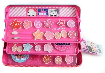 L.O.L 3-stufige Schminkdose Mit Lipgloss, Lidschatten, Haarklammmern, Lippenbürste Und Mehr 1 L.O.L 3-stufige Schminkdose Mit Lipgloss, Lidschatten, Haarklammmern, Lippenbürste Und Mehr